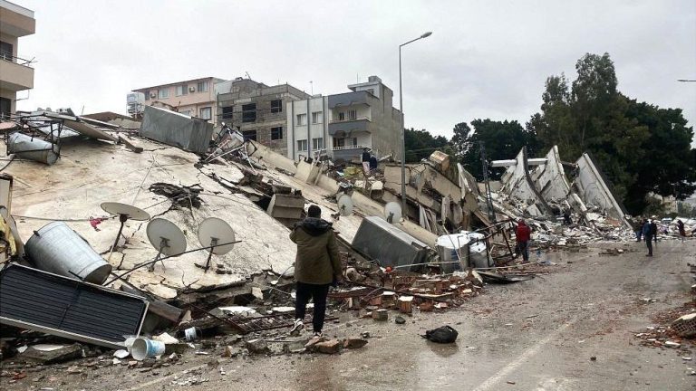 Владата и Град Скопје со материјална и финансиска помош за настраданите во земјотресот во Турција