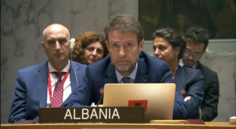 Албански медиуми: Албанија воздржана по руската резолуција во СБ; Макрон вети 600 милиони евра за проекти во Албанија; Рации на северот на Косово поврзани со терористичкиот напад во Бањска